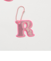 あんしんアルファベットリフレクターチャーム（ピンク）