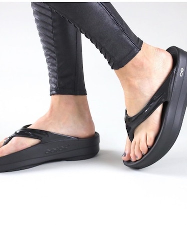 OOFOS/OOMEGA ウーメガ 2000440050211 厚底 リカバリーサンダル 疲労回復 小さめサイズ ウーフォス サンダル ユニセックス メンズ レディース ムラサキスポーツ【正規取扱店】