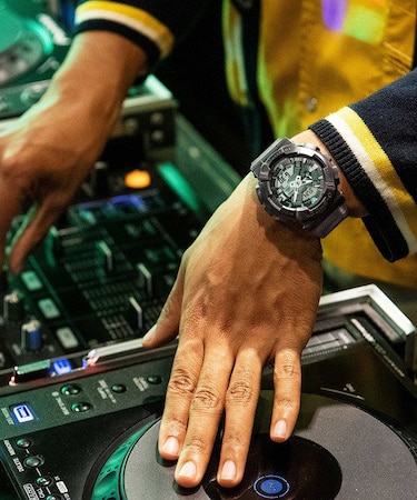 G-SHOCK(ジーショック)【正規販売店】20気圧防水/腕時計/GM-2100-1AJF/ﾚﾃﾞｨｰｽ･ﾒﾝｽﾞ/ﾕﾆｾｯｸｽ/保証書あり/ムラサキスポーツ