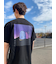 【ムラサキスポーツ限定】COMP US(コンプ アス)ARTIST COLLABRATION TEE (アーティストコラボレーションティー)半袖Tシャツ 25SSCU-17CT/ユニセックス メンズ  ムラサキスポーツ