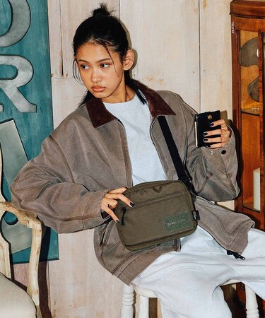 【限定】DEAR LAUREL(ディアローレル)2.8L ショルダーバッグ DISTRICT SHOULDER DL25F10103/雑貨 ユニセックス メンズ レディース ムラサキスポーツ限定