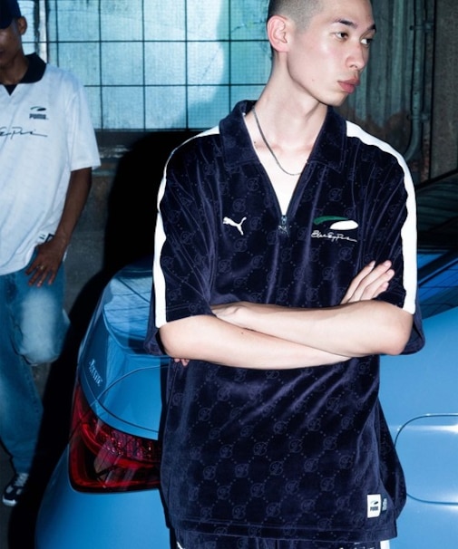 PUMA(プーマ)PUMA x BlackEyePatch コラボ OVAL ベロア 半袖 ハーフジップ ロゴモノグラム 636075/メンズ ムラサキスポーツ