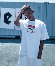 PUMA(プーマ)PUMA x BlackEyePatch コラボ DO NOT REMOVE ラベル 半袖Tシャツ 636084/メンズ ムラサキスポーツ