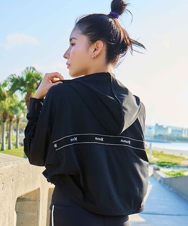 Hurley/WFF2320034 UT 水陸両用 ショート丈ロゴラッシュガード ラッシュパーカー セットアップ対応 ジャガードバンドドルマンフーディー ハーレー レディース ムラサキスポーツ