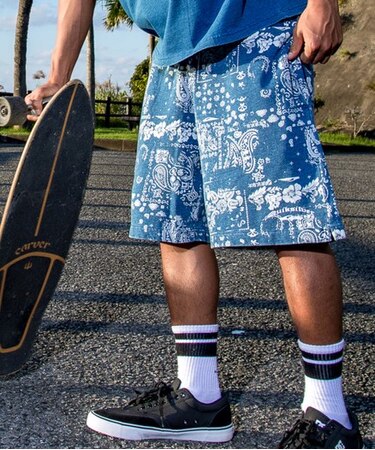QUIKSILVER/QWS262004 MERCURY PAISLEY BAGGY SWEAT SHORTS ショートパンツ ペイズリー柄 フリース生地 クイックシルバー メンズ ムラサキスポーツ