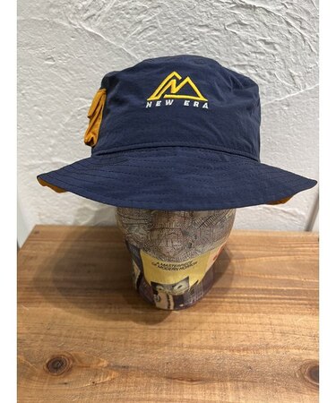 NEW ERA OUTDOOR (ﾆｭｰｴﾗ ｱｳﾄﾄﾞｱ) - BUCKET-01 MOUNTAIN INTIAL LOGO (ﾊﾞｹｯﾄ-01 ﾏｳﾝﾃﾝ ｲﾆｼｬﾙ ﾛｺﾞ)