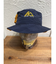 NEW ERA OUTDOOR (ﾆｭｰｴﾗ ｱｳﾄﾄﾞｱ) - BUCKET-01 MOUNTAIN INTIAL LOGO (ﾊﾞｹｯﾄ-01 ﾏｳﾝﾃﾝ ｲﾆｼｬﾙ ﾛｺﾞ)