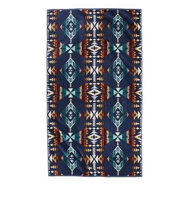 PENDLETON (ﾍﾟﾝﾄﾞﾙﾄﾝ) - OVERSIZED JACQUARD TOWEL Diamond Peak （ｵｰﾊﾞｰｻｲｽﾞｼﾞｬｶﾞｰﾄﾞﾀｵﾙ ﾀﾞｲｱﾓﾝﾄﾞﾋﾟｰｸ）