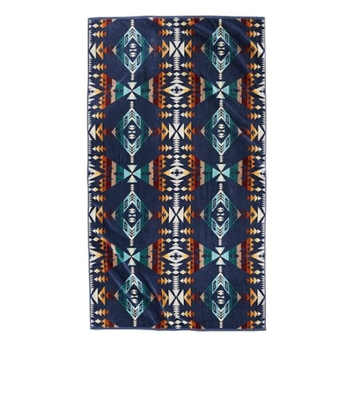 PENDLETON (ﾍﾟﾝﾄﾞﾙﾄﾝ) - OVERSIZED JACQUARD TOWEL Diamond Peak （ｵｰﾊﾞｰｻｲｽﾞｼﾞｬｶﾞｰﾄﾞﾀｵﾙ ﾀﾞｲｱﾓﾝﾄﾞﾋﾟｰｸ）