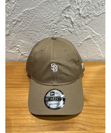 NEW ERA (ﾆｭｰｴﾗ) - 9TWENTY MLB BUCKLE SAD MINI LOGO (920 MLB ｻﾝﾃﾞｨｴｺﾞ･ﾊﾟﾄﾞﾚｽ ﾐﾆﾛｺﾞ)