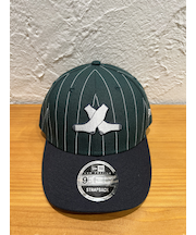 NEW ERA (ﾆｭｰｴﾗ) - Low Profile 9FIFTY am PINSTRIPE MIYUKI ARIHARA CHI (LP950 am ﾐﾕｷ ｱﾘﾊﾗ ｼｶｺﾞ・ﾎﾜｲﾄｿｯｸｽ ｸﾞﾘｰﾝ ﾌﾞﾗｯｸ ﾊﾞｲｻﾞｰ)