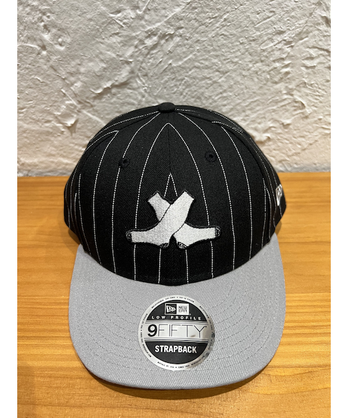 NEW ERA (ﾆｭｰｴﾗ) - Low Profile 9FIFTY am PINSTRIPE MIYUKI ARIHARA CHI (LP950 am ﾐﾕｷ ｱﾘﾊﾗ ｼｶｺﾞ・ﾎﾜｲﾄｿｯｸｽ ﾌﾞﾗｯｸ ｸﾞﾚｰ ﾊﾞｲｻﾞｰ)