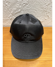 NEW ERA (ﾆｭｰｴﾗ) - 9THIRTY MIYUKI ARIHARA am SATIN BLK (930 ﾐﾕｷ ｱﾘﾊﾗ am ｻﾃﾝ ﾌﾞﾗｯｸ)