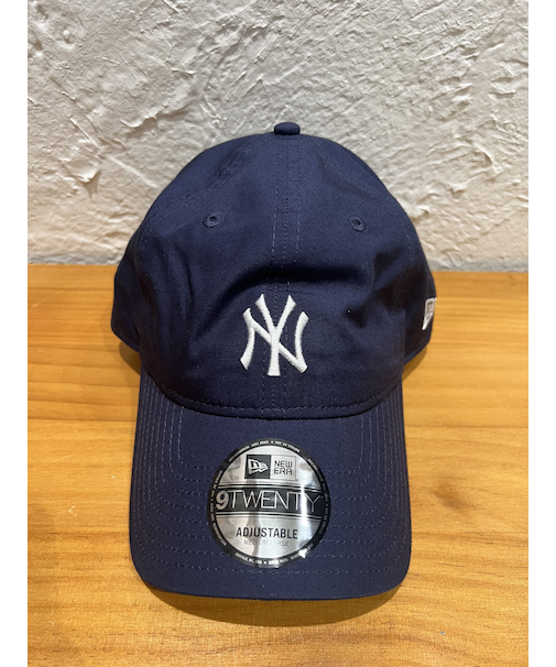 NEW ERA (ﾆｭｰｴﾗ) - 9TWENTY MLB TYPEWRITER NYY (920 MLB ﾀｲﾌﾟﾗｲﾀｰ ﾆｭｰﾖｰｸ･ﾔﾝｷｰｽ)
