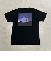 The COMP_US (ｻﾞｺﾝﾌﾟｱｽ) - ARTIST COLLABRATION TEE (ｱｰﾃｨｽﾄｺﾗﾎﾞﾚｰｼｮﾝﾃｨｰ) 25SSCU-17CT