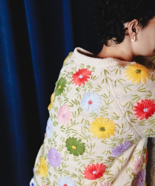 フラワー刺繍ニットカーディガン