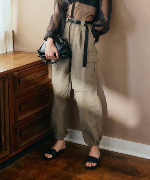 ベルト付きナイロンパンツ