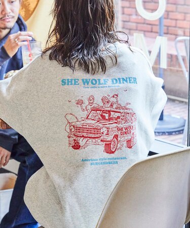 限定展開 SHE WOLF DINER×FREAK'S STORE/シーウルフダイナー 別注 ビッグシルエット バックプリント クルーネックスウェット/CAR