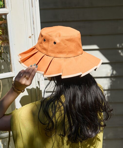 プリーツハット