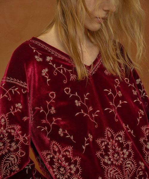 ベロア刺繍 Vネック プルオーバー｜フリークスストアの通販｜&mall