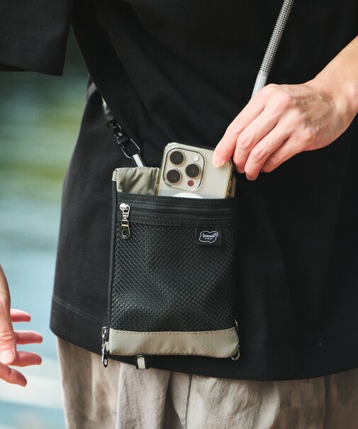 別注REFLECT PHONE BAG