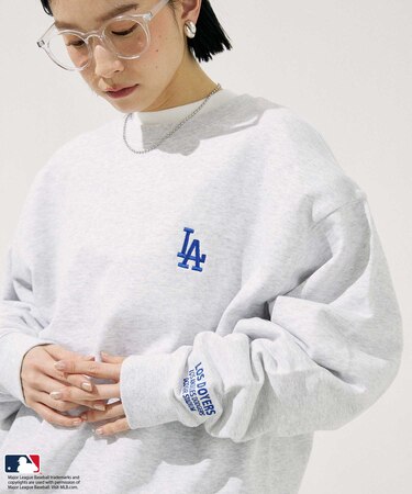 ＜新色追加＞MLB ロゴ刺繍スウェット