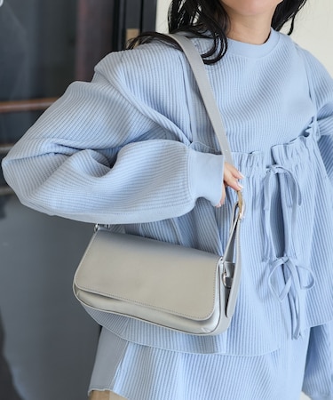 横長ショルダーバッグ