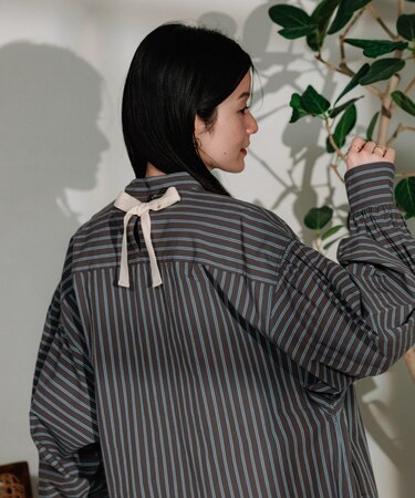 バックテープリボンストライプシャツ