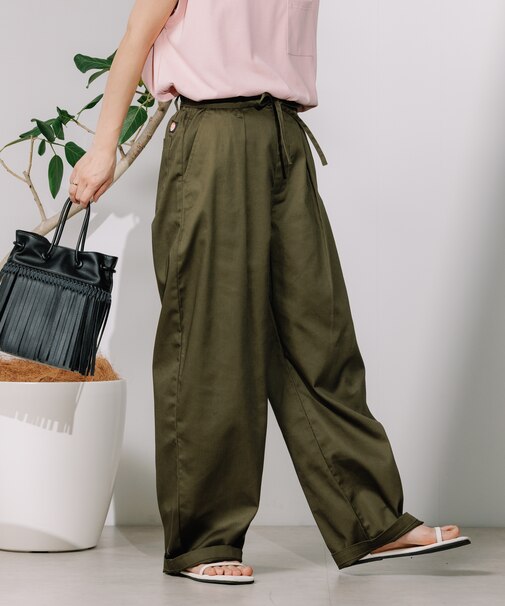 ＜新色追加＞別注 紐付きイージータックパンツ/タックデニム