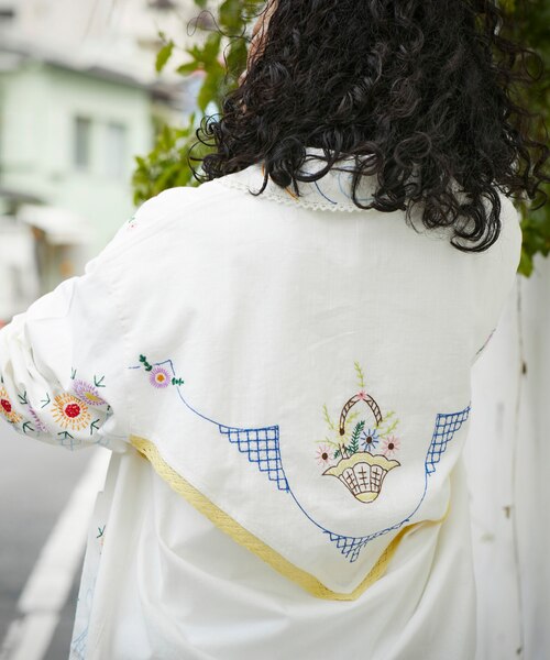 【美品】Freada 刺繍入り フレア袖 長袖シャツ サイズFREE Freada（フリーダ）の「Freada/フリーダ インド刺繍ブラウス