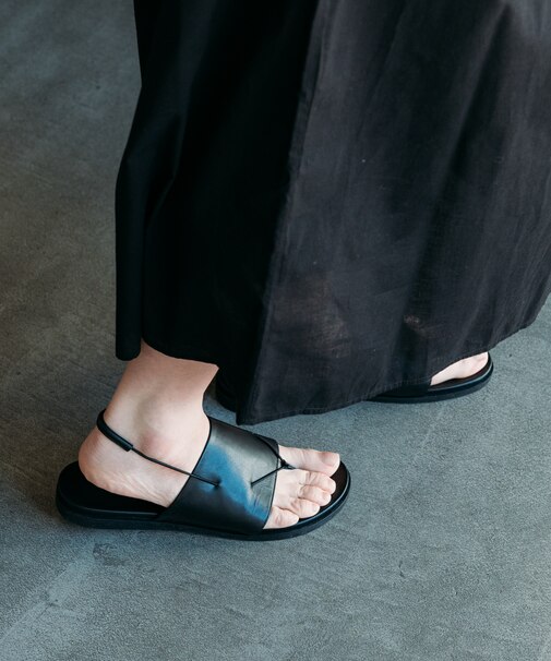 レザー カバードトングサンダル[36-38サイズ展開]