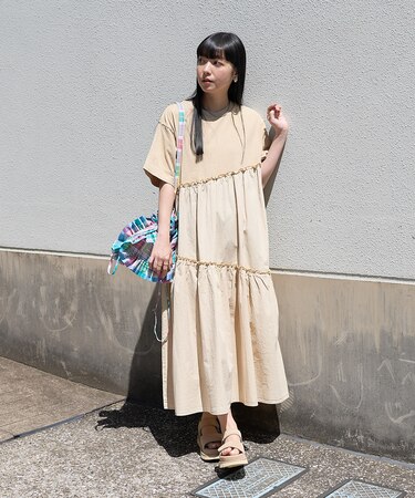 裾フリル ピグメント半袖ワンピース