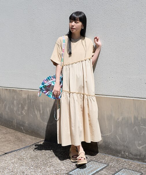 裾フリル ピグメント半袖ワンピース