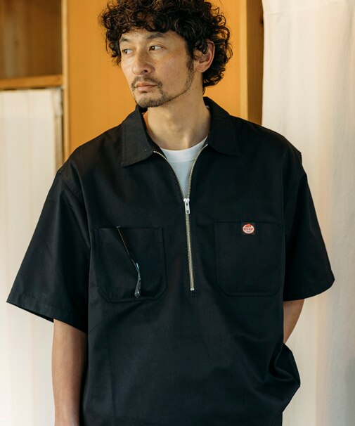 別注 リラックスフィット ハーフジップ ワンポイントロゴ 半袖ツイルワークシャツ ソリッド