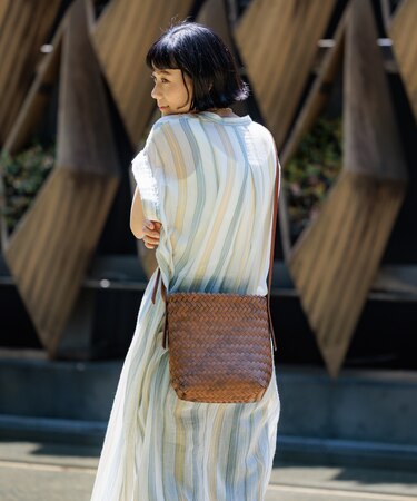 編み込みかご 合皮ショルダーバッグ