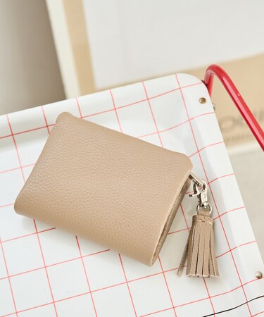 カウレザー タッセル 付き コンパクト ウォレット【限定展開】