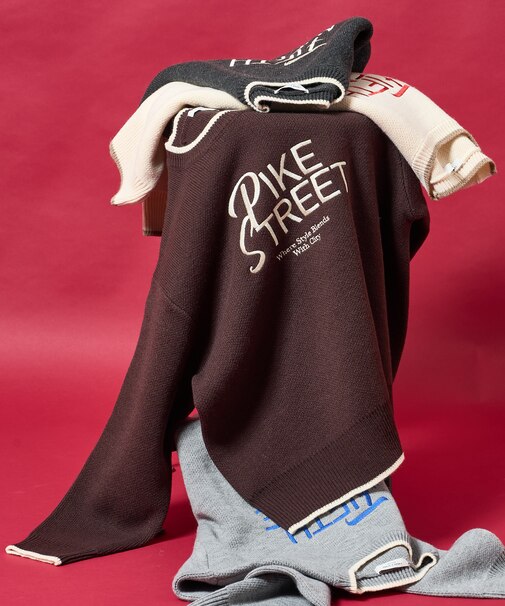 配色ロゴ刺繍ニット 限定展開