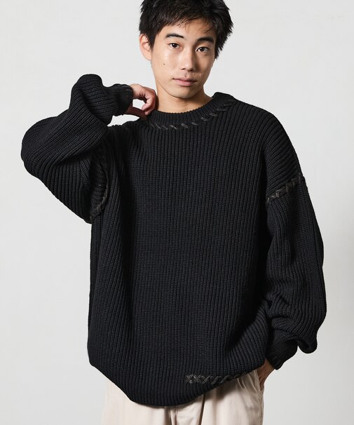 リラックスフィット ハンドステッチデザイン 畦編み クルーネック ニット 【限定展開】