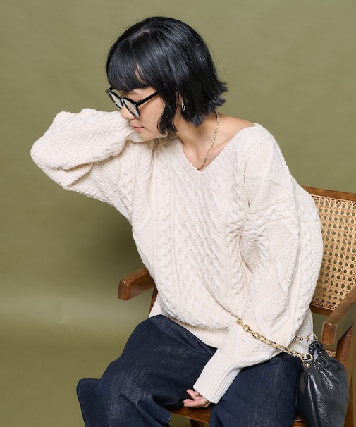 ミックスケーブルVネックニット