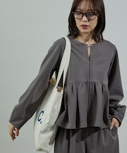 ダンボール ペプラム カーディガン セットアップ