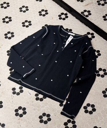 ミニハート刺繍 ヘンリーネック ロンT