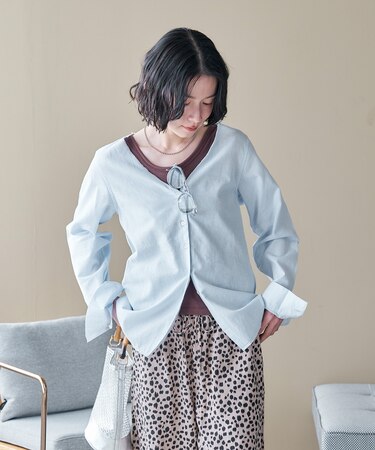 インド Vネックシャツ