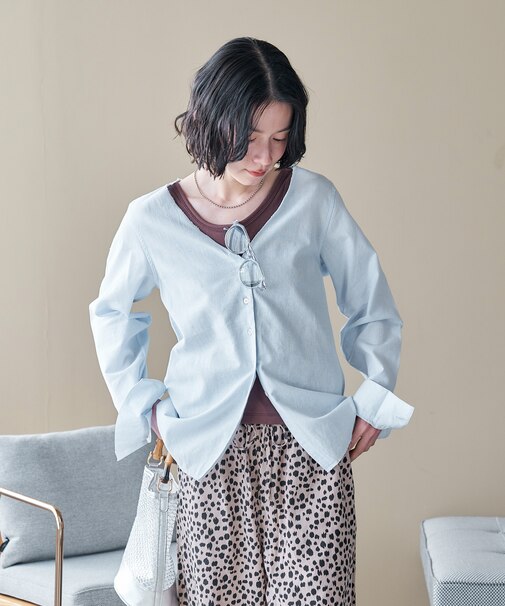 インド Vネックシャツ