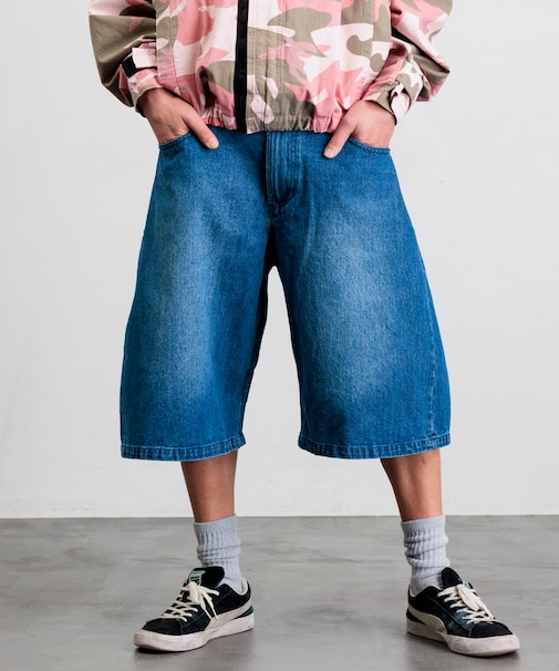 ワイドシルエット ワンウォッシュ カーブデニム クロップド ショートパンツ