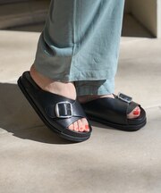 バックル付き フラットサンダル