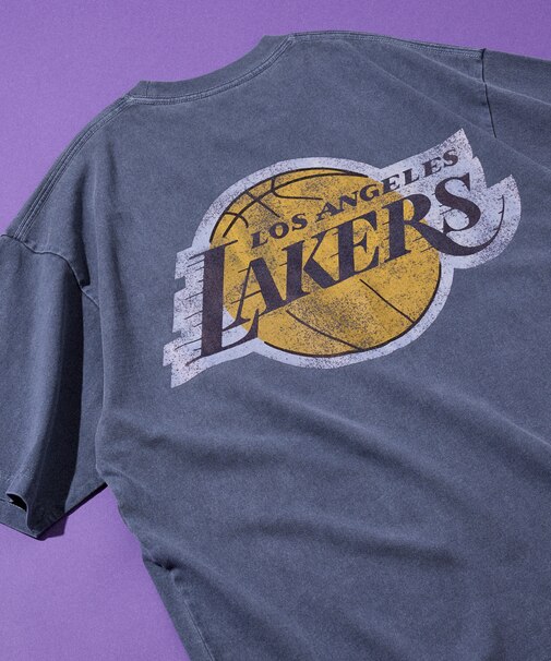 NBA × FREAK'S STORE 別注 ヴィンテージライク チーム バック ロゴ TEE