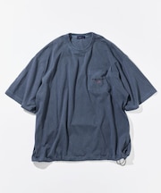 リラックスフィット フラッグロゴ ヘムコード ポケットTシャツ / ピグメント