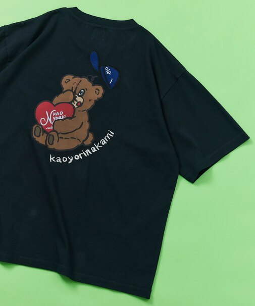 kaoyorinakami × FREAK'S STORE/カオヨリナカミ 別注 スワリパンチベア Tee