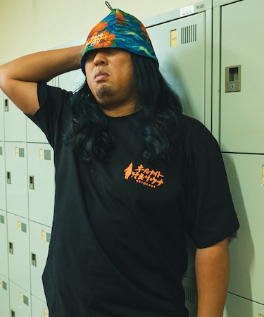 サウナ田ヒロユキ × SAUVENIR × FREAK'S STORE 別注 オールナイト野良サウナ バックデザイン ショートスリーブTシャツ