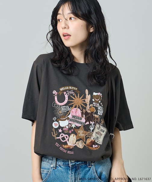 ”HELLO KITTY' Giddy Upコラージュ プリントTシャツ